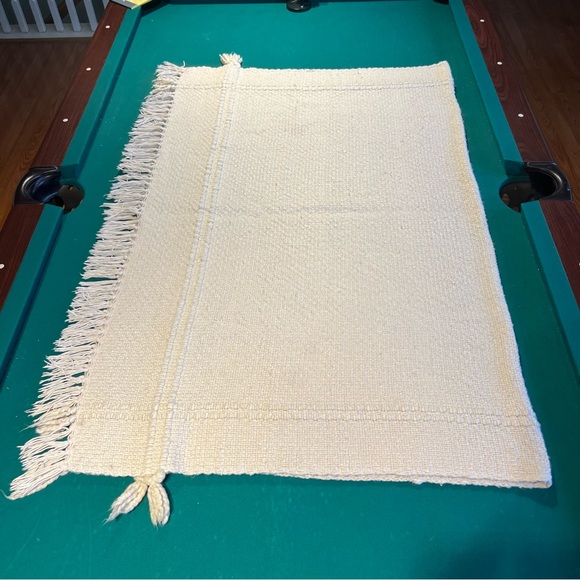 Textured cotton/acrylic Throw Blanket with fringe is 60 x 48“ - Picture 10 of 10